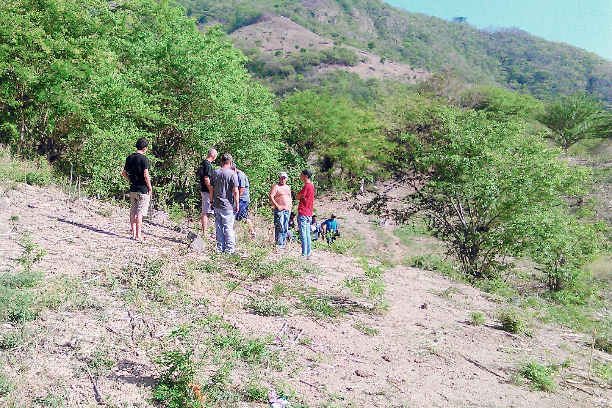 Vecinos Encuentran Cad Ver Carbonizado De Un Hombre