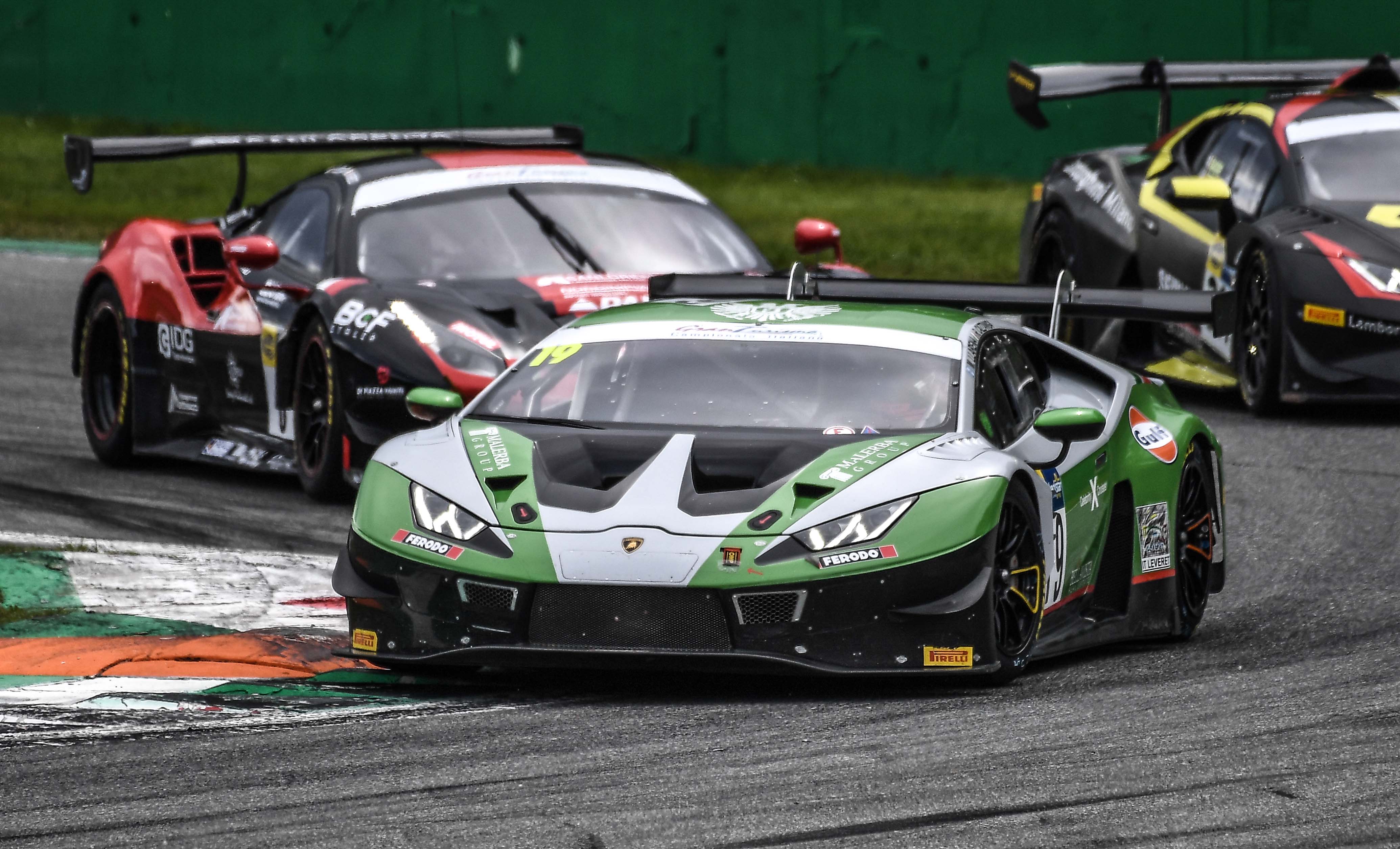 Il pilota nazionale Matteo Larina guida la Lamborghini Huracán GT3 EVO durante il campionato in Italia.  (Cortesia dell'immagine).