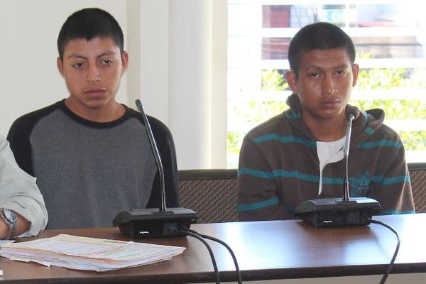 Dos pandilleros de 19 y 20 años fueron condenados por haber dado muerte a un hombre, en Coatepeque, Quetzaltenango. (Foto Prensa Libre: Alexander Coyoy)<br _mce_bogus="1"/>