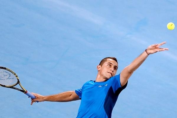 Nicolás Almagro superó al serbio Janko Tipsarevic y disputará la final de Abu Dabi, ante Novak Djokovic. (Foto Prensa Libre: AFP)