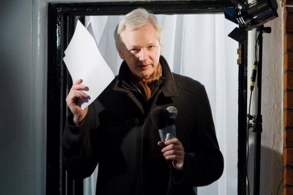 Foto tomada el 20 de diciembre del fundador de WikiLeaks Julian Assange en la embajada de Ecuador en Londres. (Foto Prensa Libre: AFP)