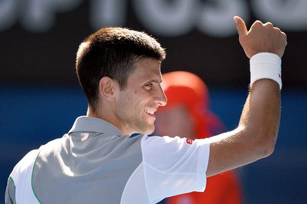 "Nole" no se cansa de ganar y suma varios partidos seguidos sin sufrir derrota. (Foto Prensa Libre: EFE)