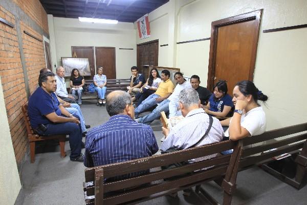 "Para asistir a las reuniones no es requisito haber leído el libro", explican los organizadores del Círculo de Lectores. (Foto Prensa Libre: Ángel Elías)