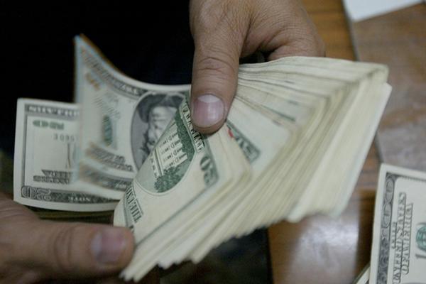 Las remesas enviadas a los países de América Latina en 2013, fueron de US$60 mil millones, según el Banco Mundial. (Foto Prensa Libre: Hemeroteca PL)