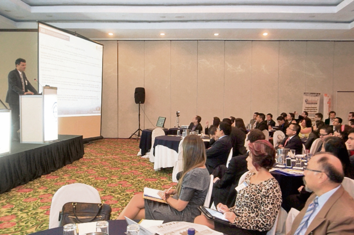 El 12 Congreso regional para la prevención del lavado de dinero y otros activos fue inaugurado hoy. (Foto Prensa Libre: Edwin Bercían)