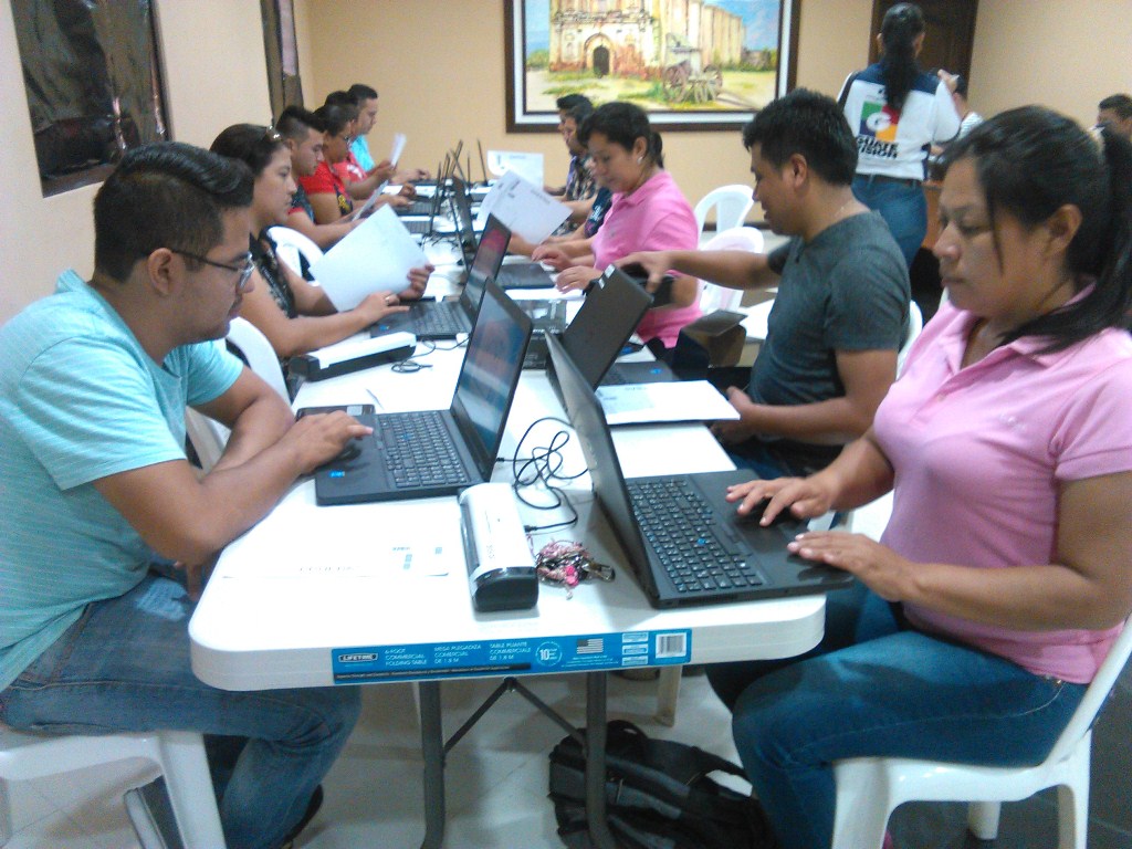 Centro de cómputo electoral instalado en la Municipalidad de Chiquimula. (Foto Prensa Libre: Edwin Paxtor)