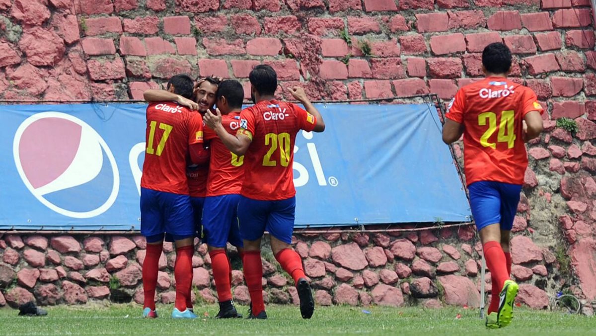 Los rojos consiguieron tres puntos importantes este domingo. (Foto Prensa Libre: Francisco Sánchez)