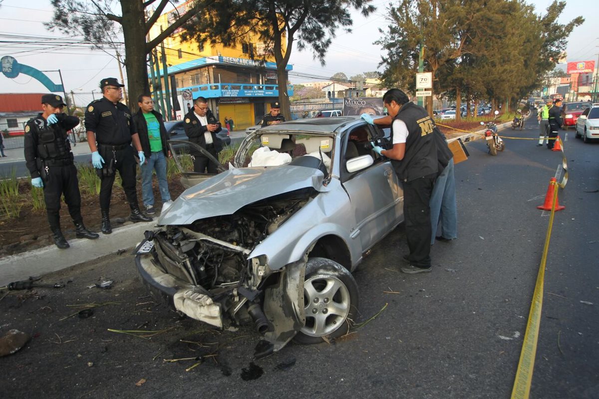 Accidente complica tráfico en calzada Roosevelt - Prensa Libre