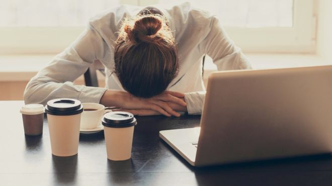 ¿Es una forma de adicción trabajar muy duro durante muchas horas? (Foto Prensa Libre:GETTY IMAGES)