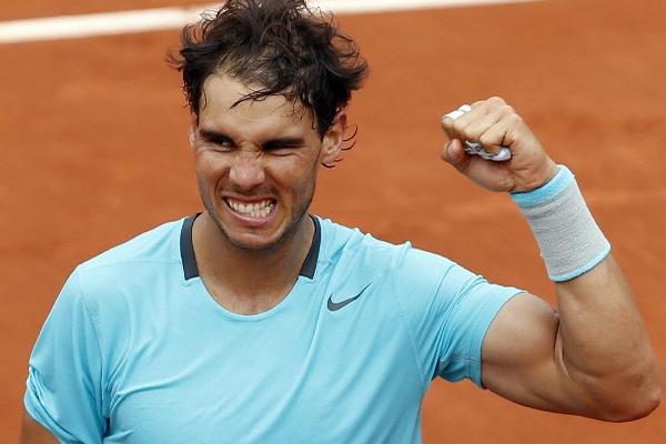 Nadal celebra luego de vencer con autoridad a Dominic Thiem en el Abierto de Francia. (Foto Prensa Libre: AP)