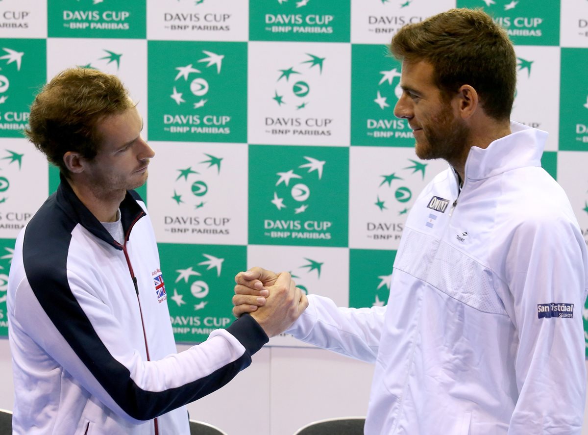 Saludo entre Murray y Del Potro. (Foto Prensa Libre: AP)