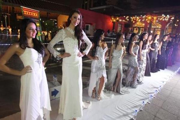 Aspirantes a  Miss Teen 2015, cuya ceremonia será el   6 de marzo en un hotel capitalino. (Foto Prensa Libre: Esbin García)