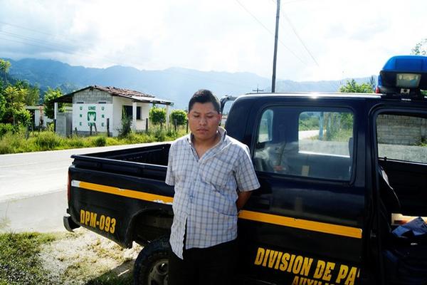 El autor de la masacre de una familia fue detenido este lunes en Cubulco, y fue identificado como Diego Jiménez Rodríguez, de 29 años. (Foto Prensa Libre: Carlos Grave)