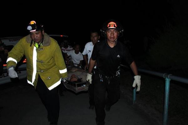 Un presunto delincuente resultó golpeado al intentar huir, ya que cayo a un barranco y resultó golpeado. (Foto Prensa Libre: