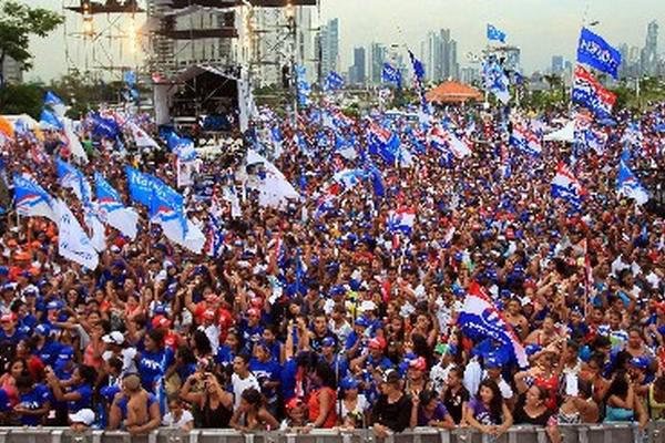 Cinco mil 407 panameños con derecho a votar están inscritos en 78 países. (Foto Prensa Libre:EFE)