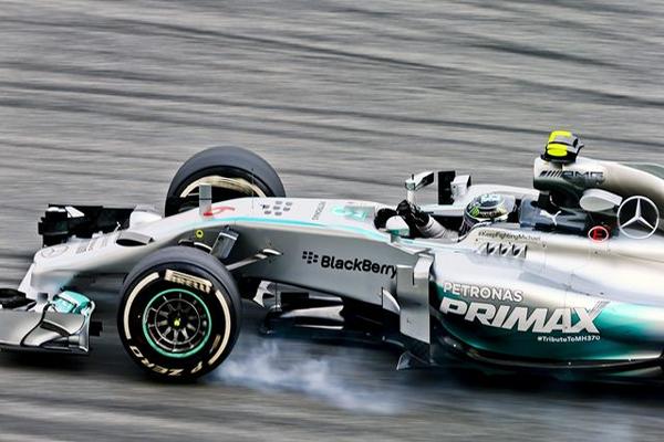 Nico Rosberg marcó el mejor tiempo en la primera y segunda sesión libre en el circuito de Sepang. (Foto Prensa Libre: EFE)