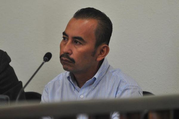 Edy Adán Xoquic  Contreras escucha las conclusiones del MP. (Foto Prensa Libre: Alejandra Martínez)