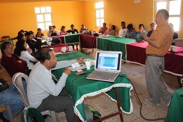 Maestros de cuatro escuelas de comunidades de Chimaltenango participan en  charlas. (Foto Prensa Libre: José Rosales)