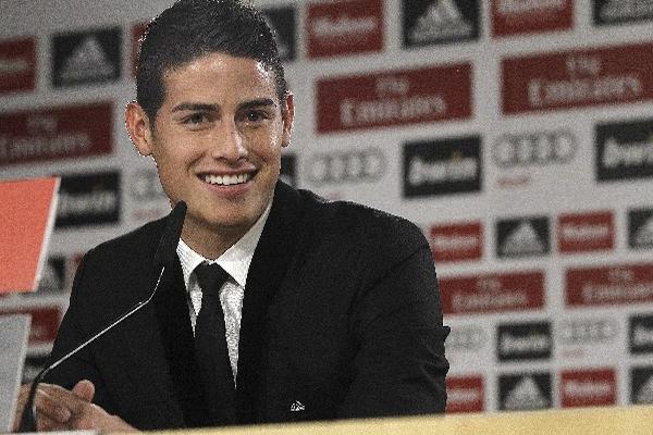 James Rodríguez durante la conferencia de prensa como nuevo jugador del Real Madrid. (Foto Prensa Libre: AFP)