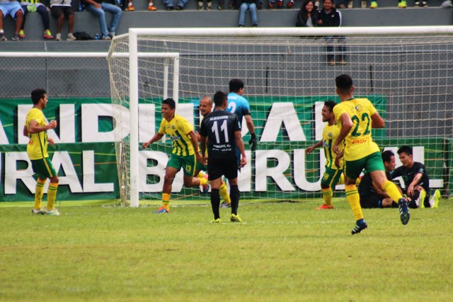 Los jugadores de Guastatoya celebran el gol que les dio el triunfo en Carchá y el liderato. (Foto Prensa Libre: Eduardo Sam Chun)