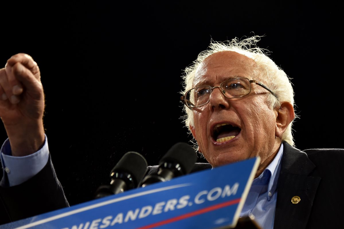 Bernie Sanders durante un mitin en Carson, California, lugar donde se celebrarán las próximas primarias.(Foto Prensa Libre: AFP).