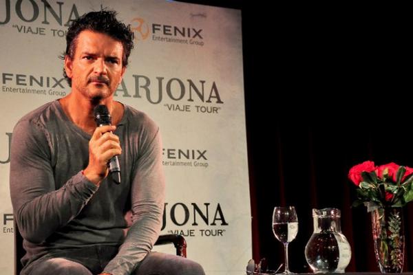 Arjona en conferencia de prensa en Argentina (Foto Prensa Libre: Crronica.com.ar).