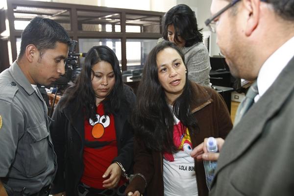 Tres mujeres fueron sentenciadas a nueve años y cuatro meses de prisión por extorsionar a transportistas del Suroccidente. (Foto Prensa Libre: Álvaro Interiano)<br _mce_bogus="1"/>