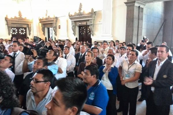 Sindicalistas del Congreso se niegan a que el organismo legislativo de información sobre plazas y salarios.