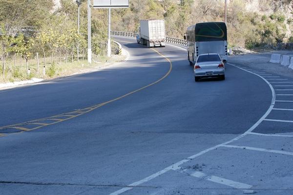 El tramo carretero de la ruta al Atlántico será ampliado en su tercera fase a cuatro carriles con el apoyo de Taiwán. (Foto Prensa Libre: Archivo)