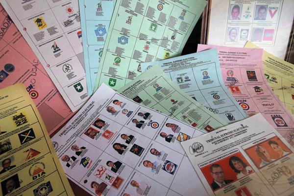 El TSE adjudicó la compra de papel y brazaletes para identificar a los integrantes de las juntas receptoras de votos. (Foto Prensa Libre: Hemeroteca PL)