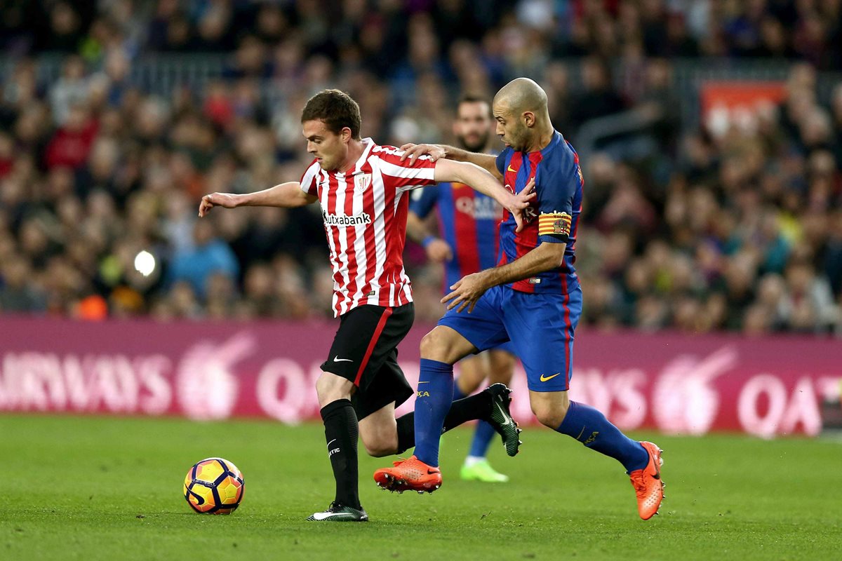 Mascherano se perderá el partido de la Liga de Campeones de Europa frente al PSG. (Foto Prensa Libre: EFE)