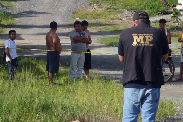 El joven fue plagiado el domingo último y su cadáver apareció ayer en Puerto Barrios, Izabal. (Foto Prensa Libre: Edwin Perdomo)