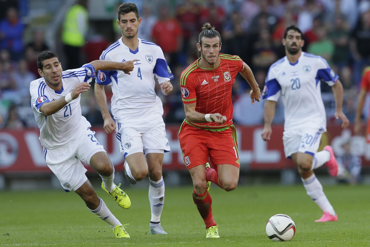 Gareth Bale intentó apoyar a sus compañeros, pero no pudo ante encontrar la anotación ante una sólida defensa. (Foto Prensa Libre: AFP)