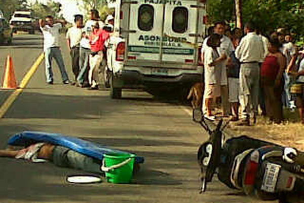 Escena del crimen ocurrido en Pajapita, San Marcos. (Foto Prensa Libre: Bomberos Municipales Departamentales)<br _mce_bogus="1"/>