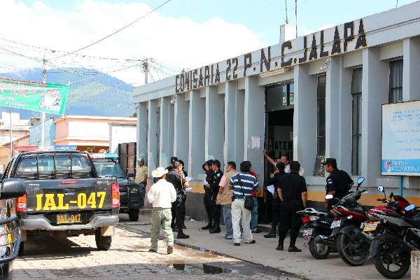 La policía de Jalapa comenzó  la búsqueda de los cuatro menores, que según los padres, pudieron haber sido plagiados.