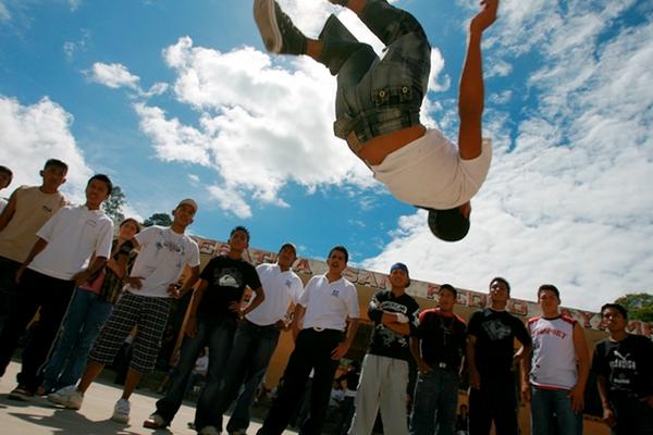 El tercer festival de Escuelas Abiertas y su clausura 2011 se lleva a cabo este sábado en el domo polideportivo de la zona 13 (Foto Prensa libre: Archivo) <br _mce_bogus="1"/>