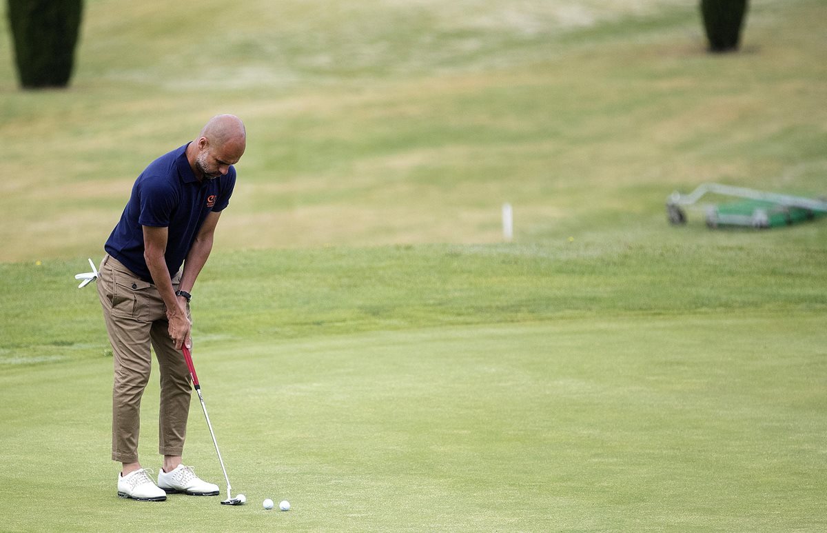 El entrenador del Manchester City, Pep Guardiola durante su participación en el Johan Cruyff Memorial, un torneo benéfico a favor de la Fundación Johan Cruyff. (Foto Prensa Libre: EFE)