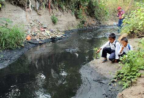 Contaminación en río Ixpaquibán, San Andrés Villa Seca, Retalhuleu. (Foto Prensa Libre: Archivo)