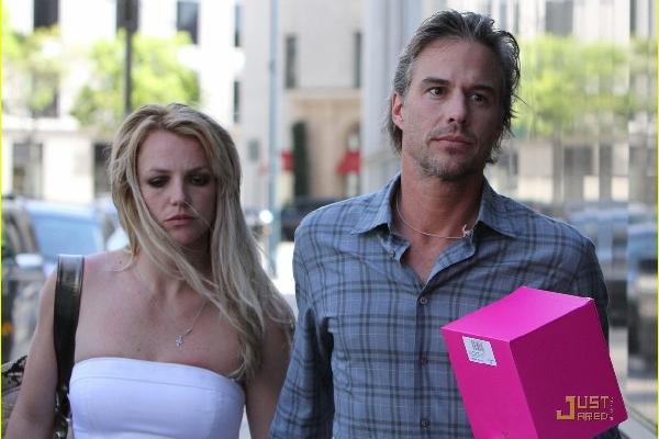 BRITNEy spears y Jason Trawick están listos para casarse, después de tres años de noviazgo. Dicen estar felices.