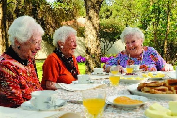 La alimentación en los adultos mayores influye en su salud mental, por ello debe ser adecuada..