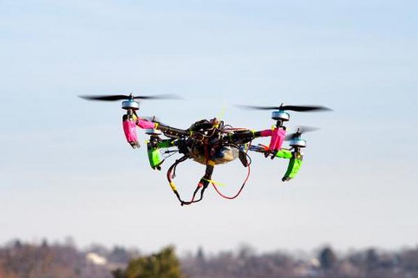 Un pequeño drone sobrevuela Washington el 1 de febrero de 2014 (Foto Prensa Libre: AFP).