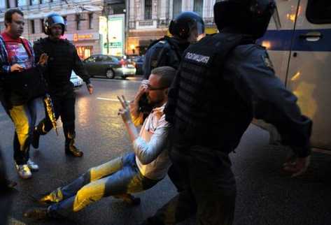 Opositor ruso detenido en Moscú. (Foto Prensa Libre: AFP)