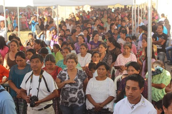 Vecinos participan   en inauguración de obra.