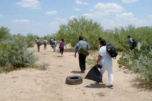 Cientos de migrantes perecen al intentar cruzar el desierto de Arizona, en Estados Unidos. (Foto Prensa Libre: Archivo)