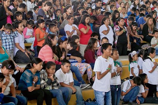 Miles de niños y adolescentes participan de las actividades cristianas planificadas por la Arquidiócesis de Santiago de los Caballeros. (Foto Prensa Libre: Erick Ávila)