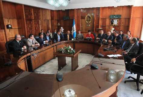 magistrados, en conferencia de prensa.