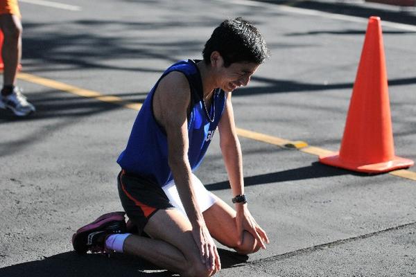 Con lágrimas de alegría, Robin Ortiz entró segundo en los 10 mil metros. (Foto Prensa Libre: Gloria Cabrera)