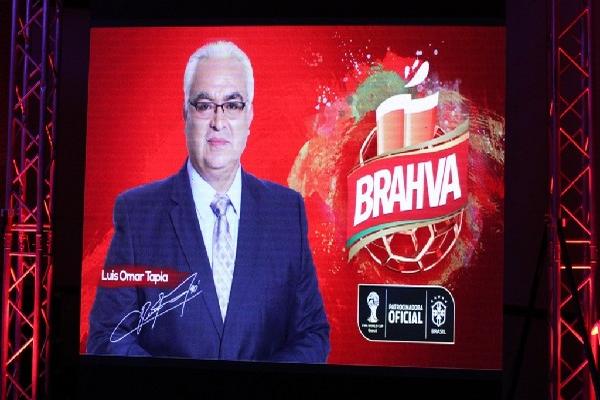 Luis Omar Tapia es la voz oficial de esta plataforma promocional de Cerveza Brahva. (Foto Prensa Libre: Hemeroteca PL)