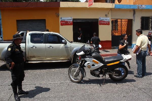 El picop en el que   se conducía la víctima quedó frente a la escena del crimen.