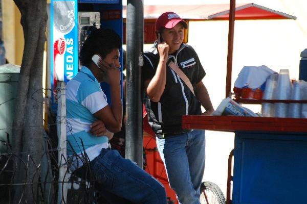 Vecinos de la cabecera de Huehue reciben   el servicio  telefónico con más calidad y alcance.